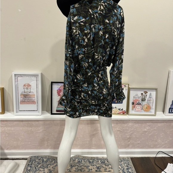 Veronica Beard Georgina Button
Front Silk Dress Green Knee Length
8 Pattern Sz 6 - Picture 5 of 11